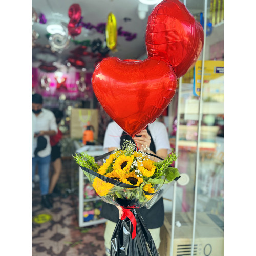Ramo de girasoles con globos helio