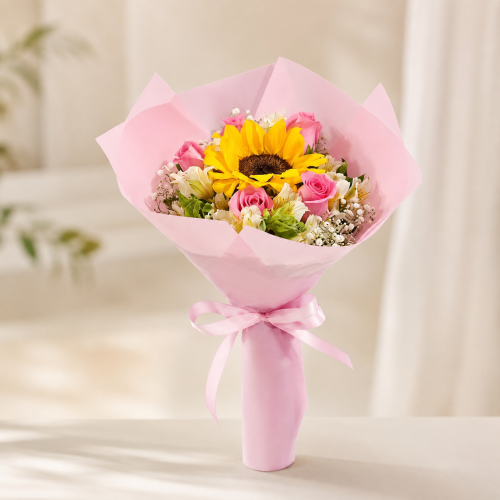 Ramo de Girasol con Rosas en Papel Rosado